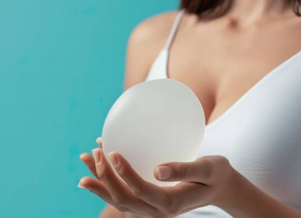 Breast Implants in Dubai: What the Safety Headlines Actually Mean